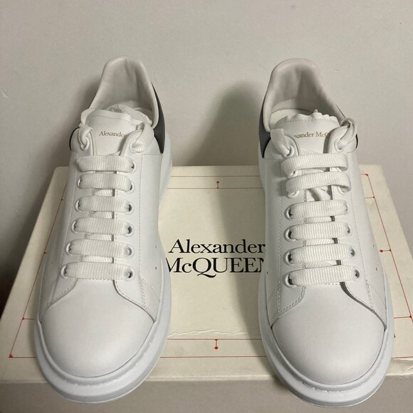 Alexander McQueen versatile and fashionable women's sneakers - Picture 1 of 4